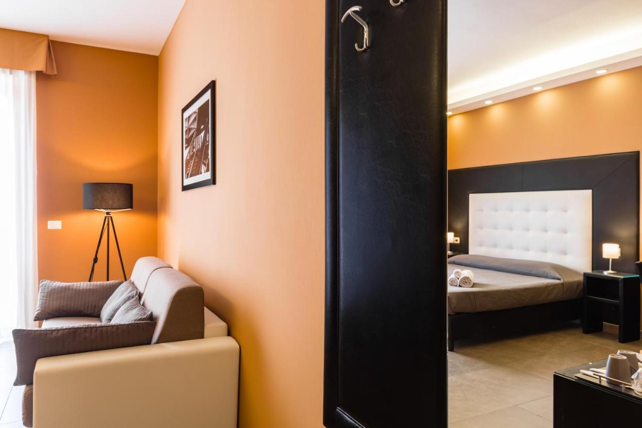 Bh Napoli Railway Hotel Bagian luar foto