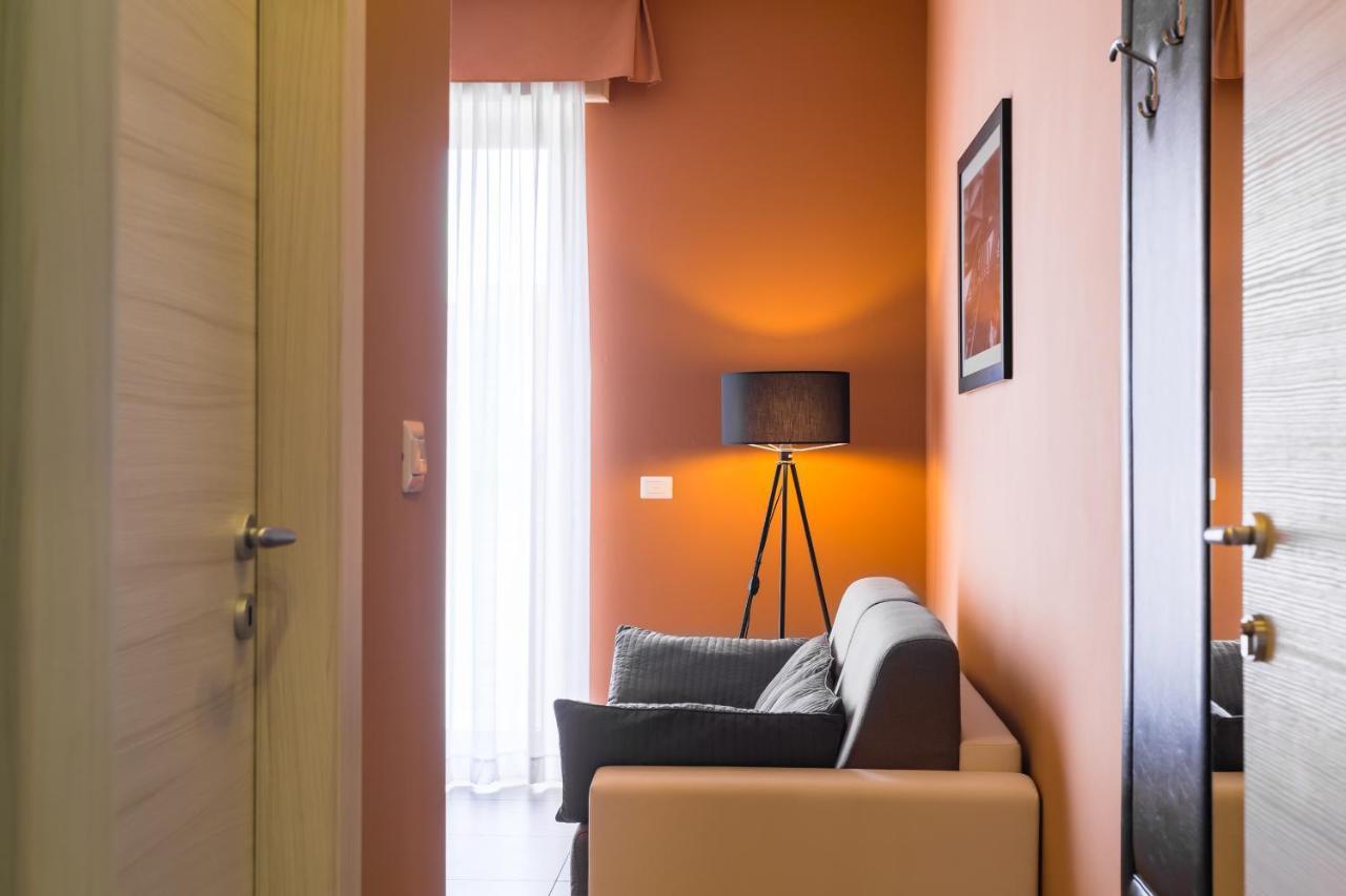 Bh Napoli Railway Hotel Bagian luar foto