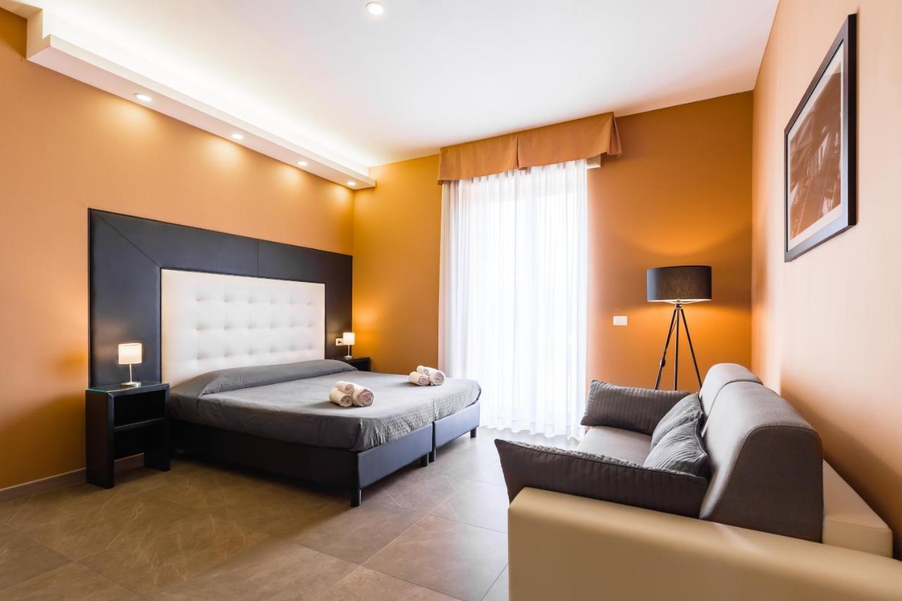 Bh Napoli Railway Hotel Bagian luar foto