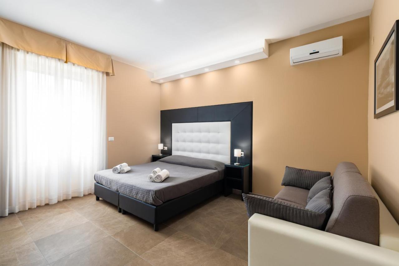 Bh Napoli Railway Hotel Bagian luar foto