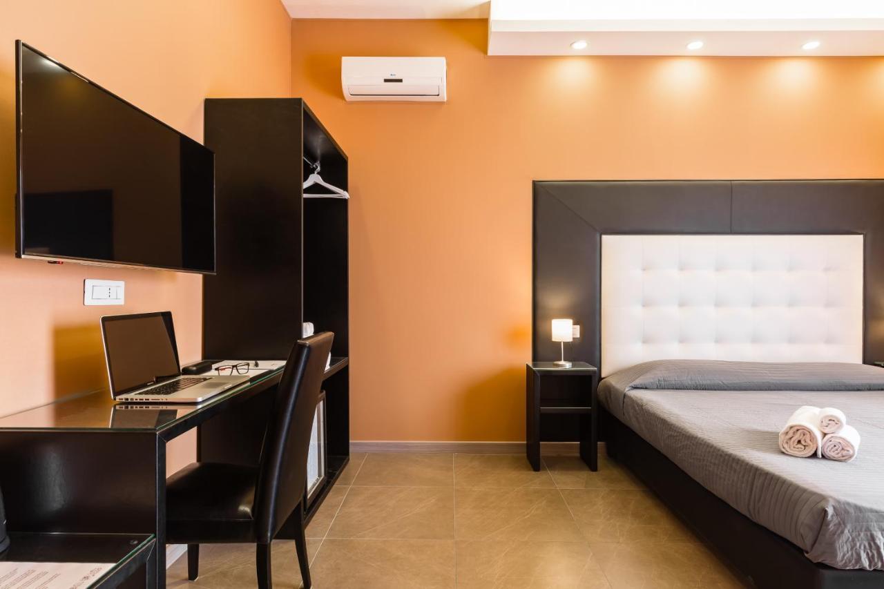 Bh Napoli Railway Hotel Bagian luar foto