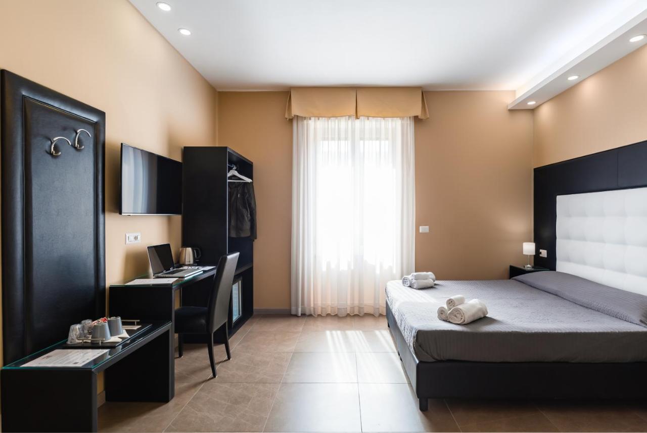 Bh Napoli Railway Hotel Bagian luar foto