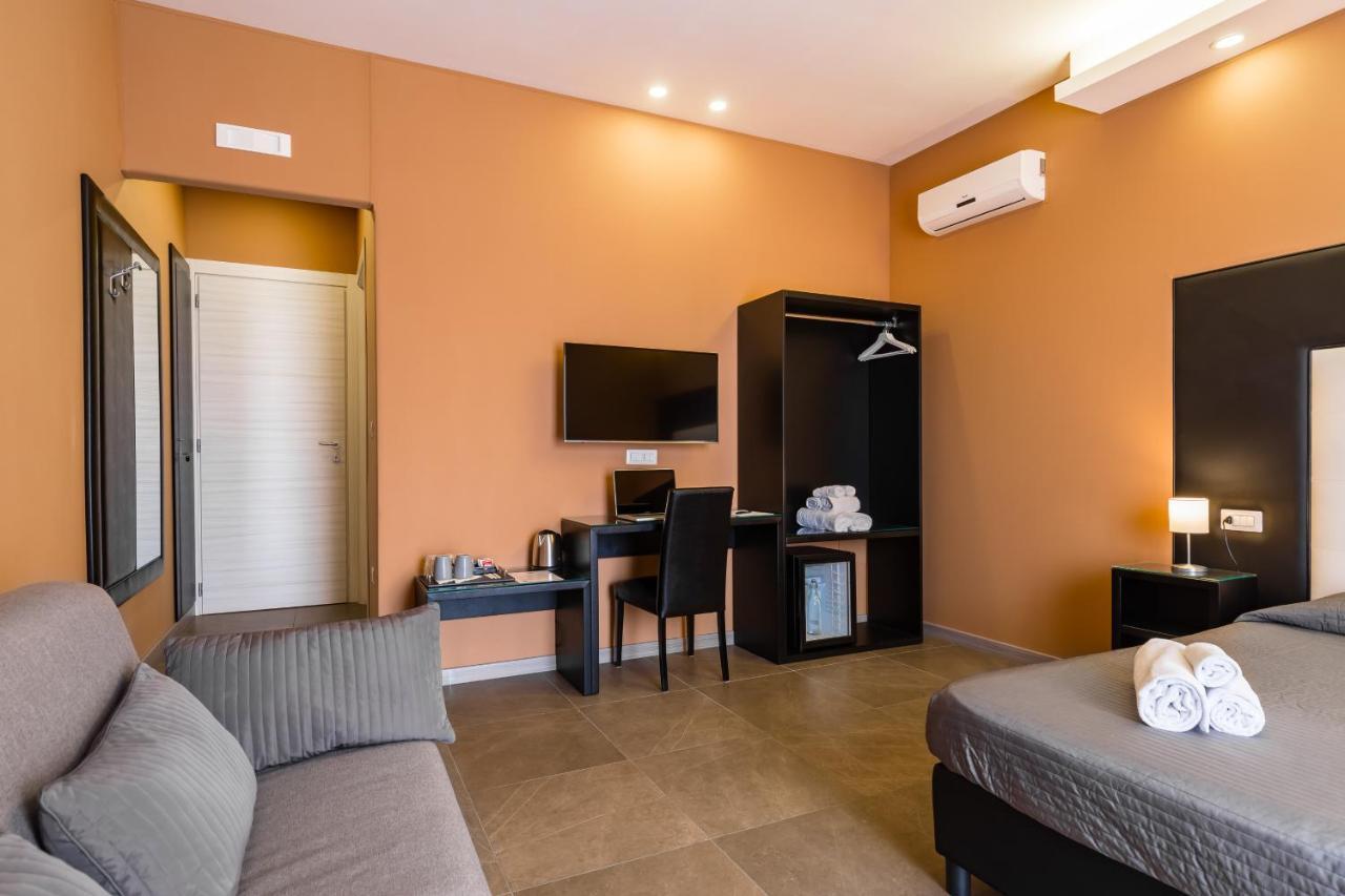 Bh Napoli Railway Hotel Bagian luar foto