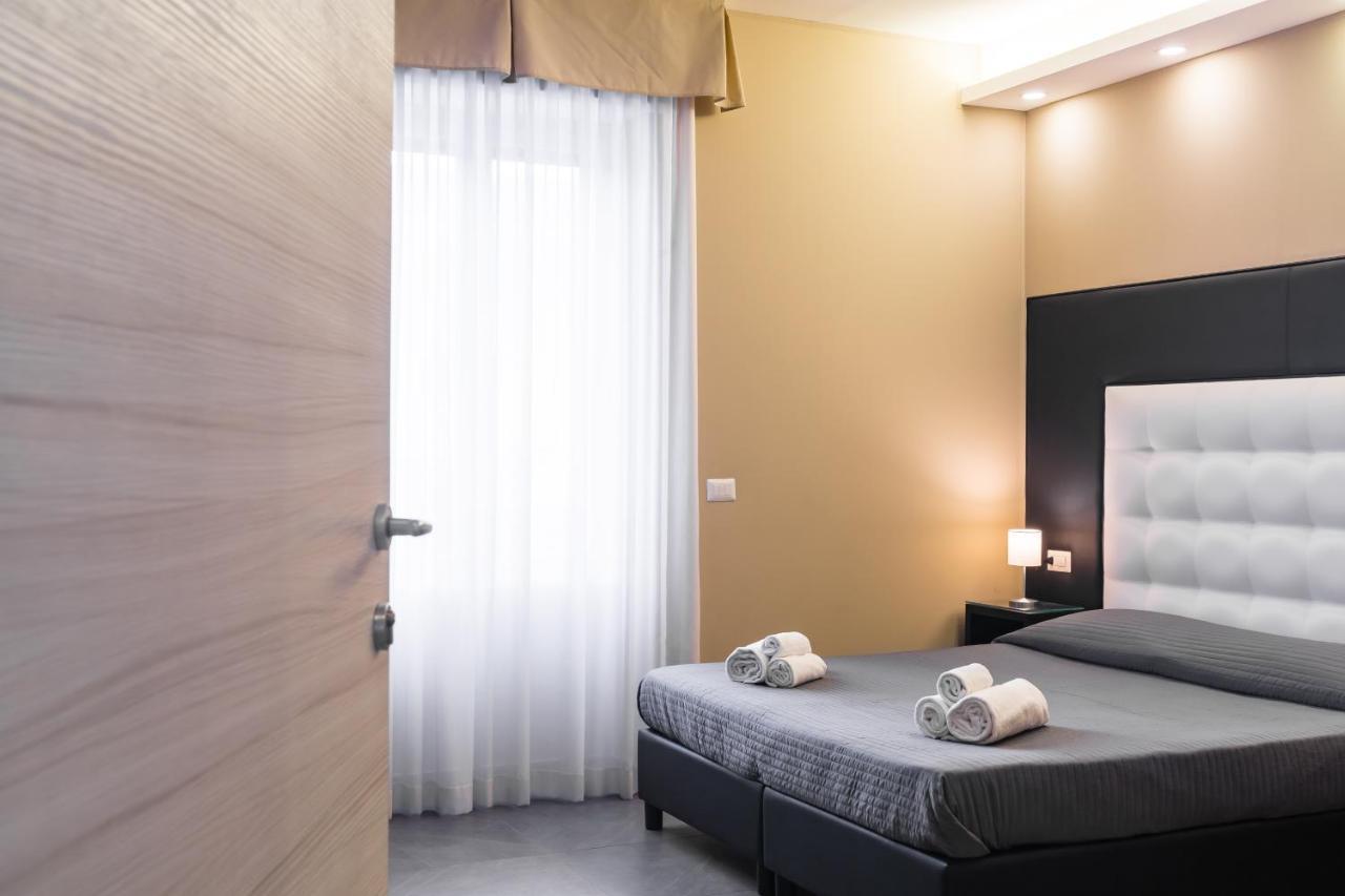 Bh Napoli Railway Hotel Bagian luar foto