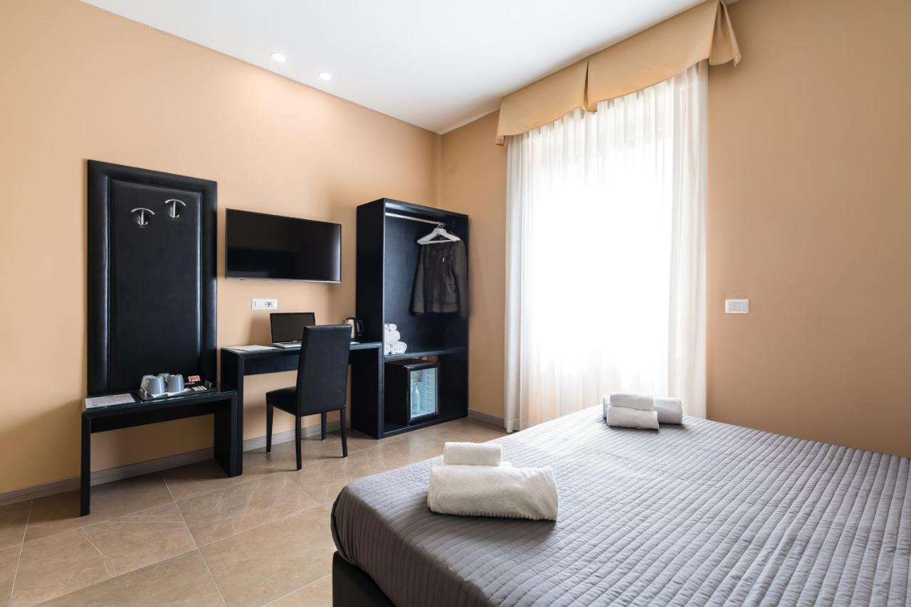 Bh Napoli Railway Hotel Bagian luar foto