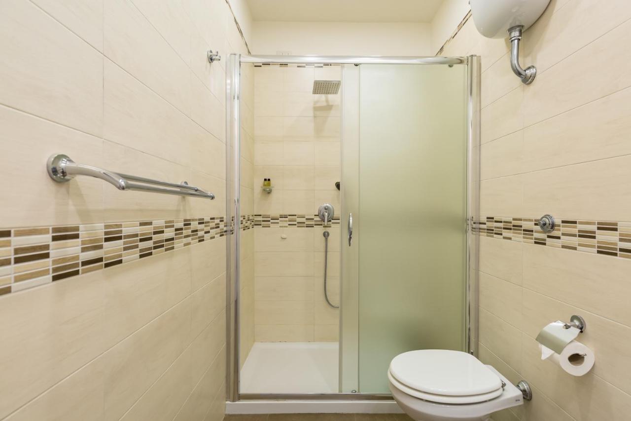 Bh Napoli Railway Hotel Bagian luar foto