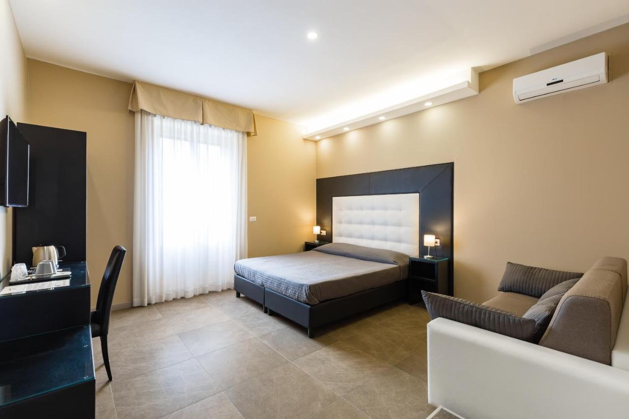 Bh Napoli Railway Hotel Bagian luar foto