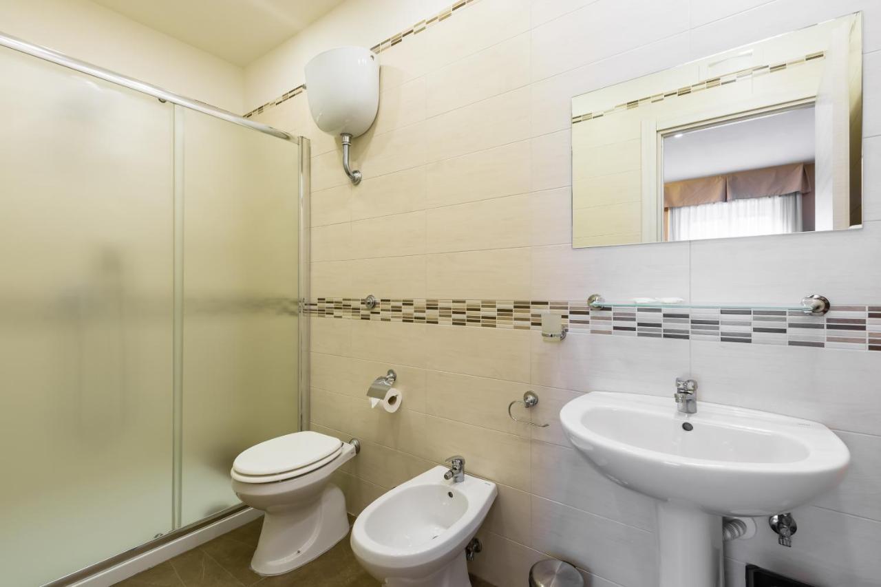 Bh Napoli Railway Hotel Bagian luar foto